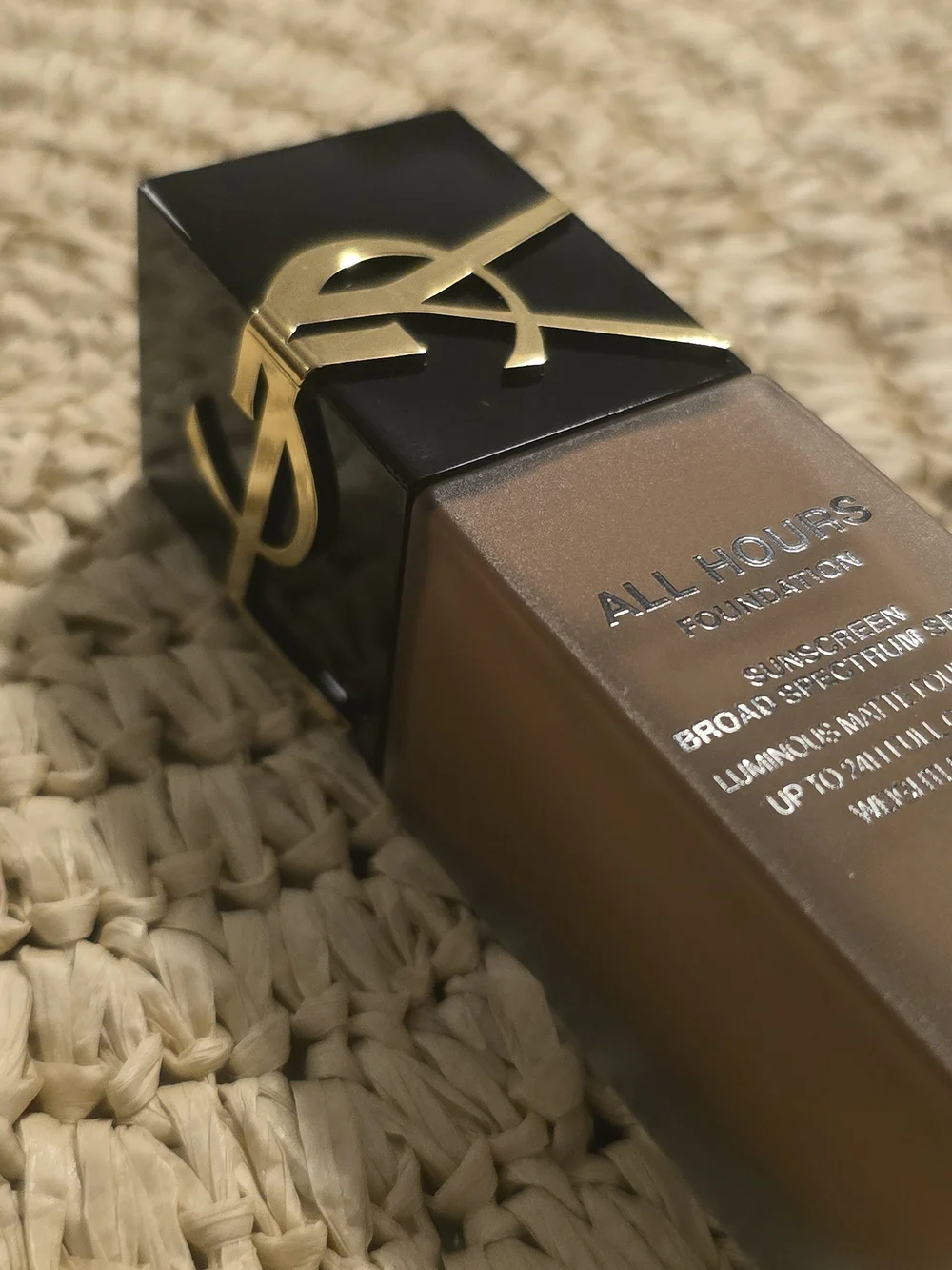 Yves Saint Laurent All Hours Foundation - DW6